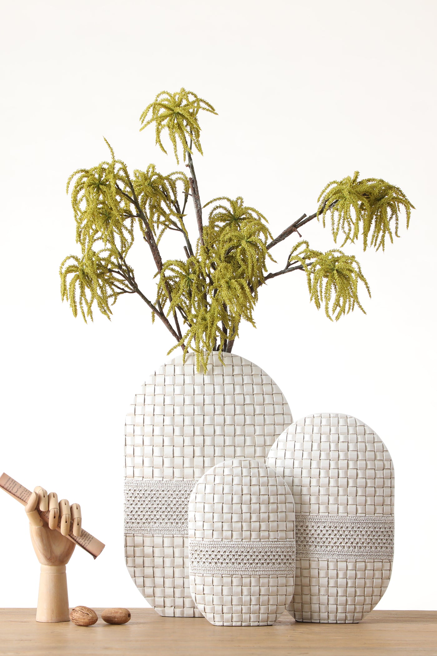 Modern style U shape design resin vase for your home or office decor
