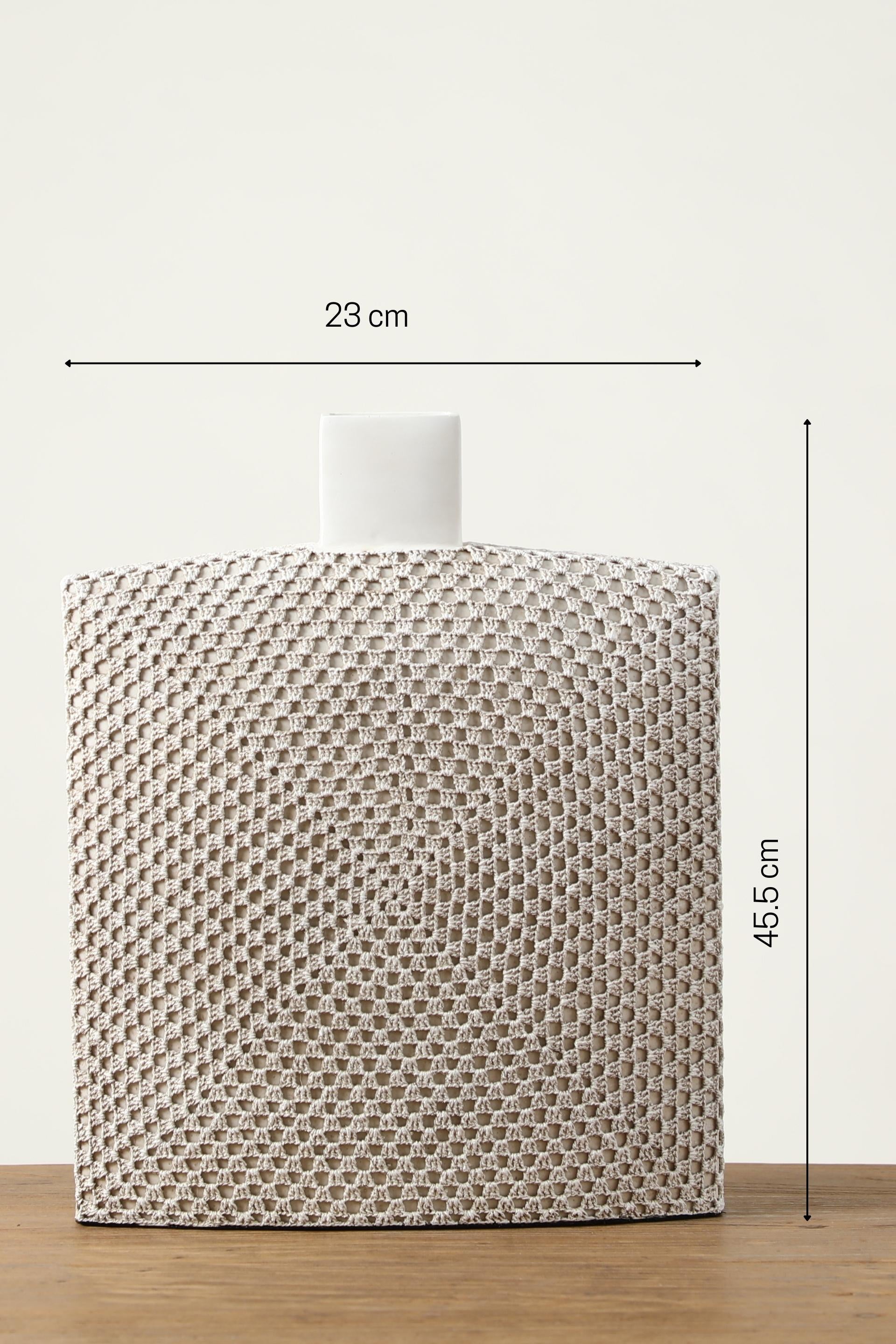 Woven design matt finishing resin flower vase for your home or office decor