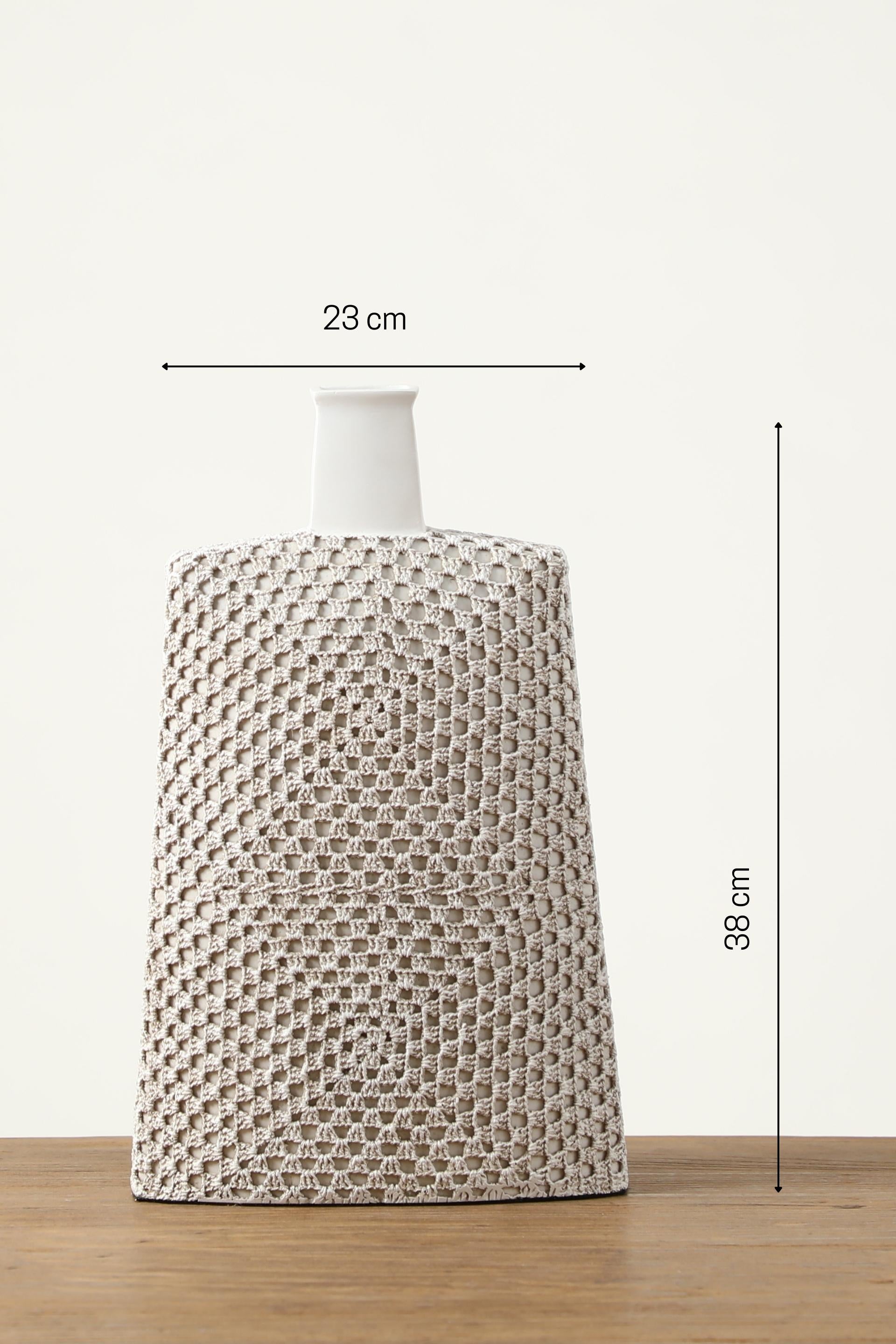 Woven design matt finishing resin flower vase for your home or office decor