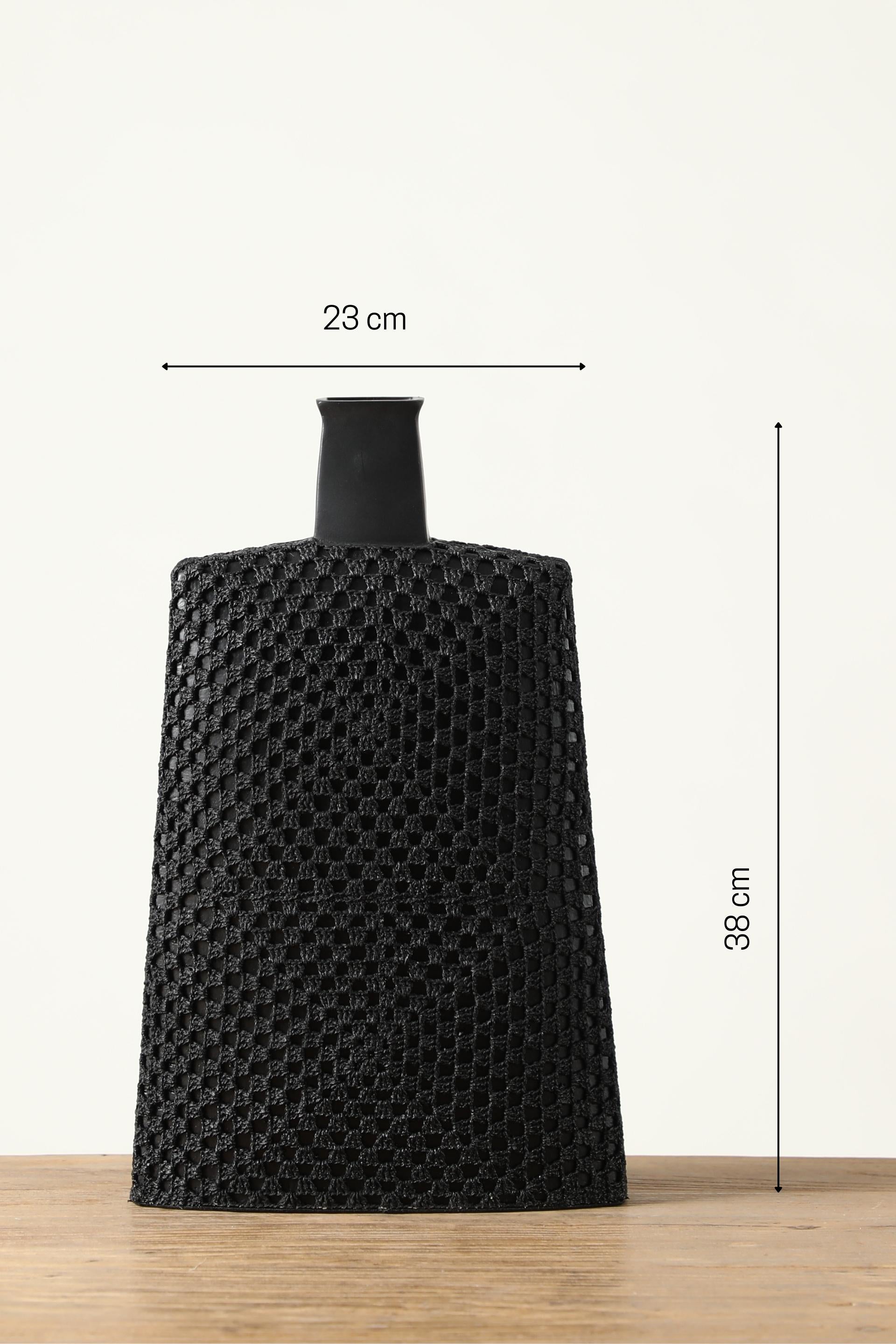 Woven design matt finishing resin flower vase for your home or office decor