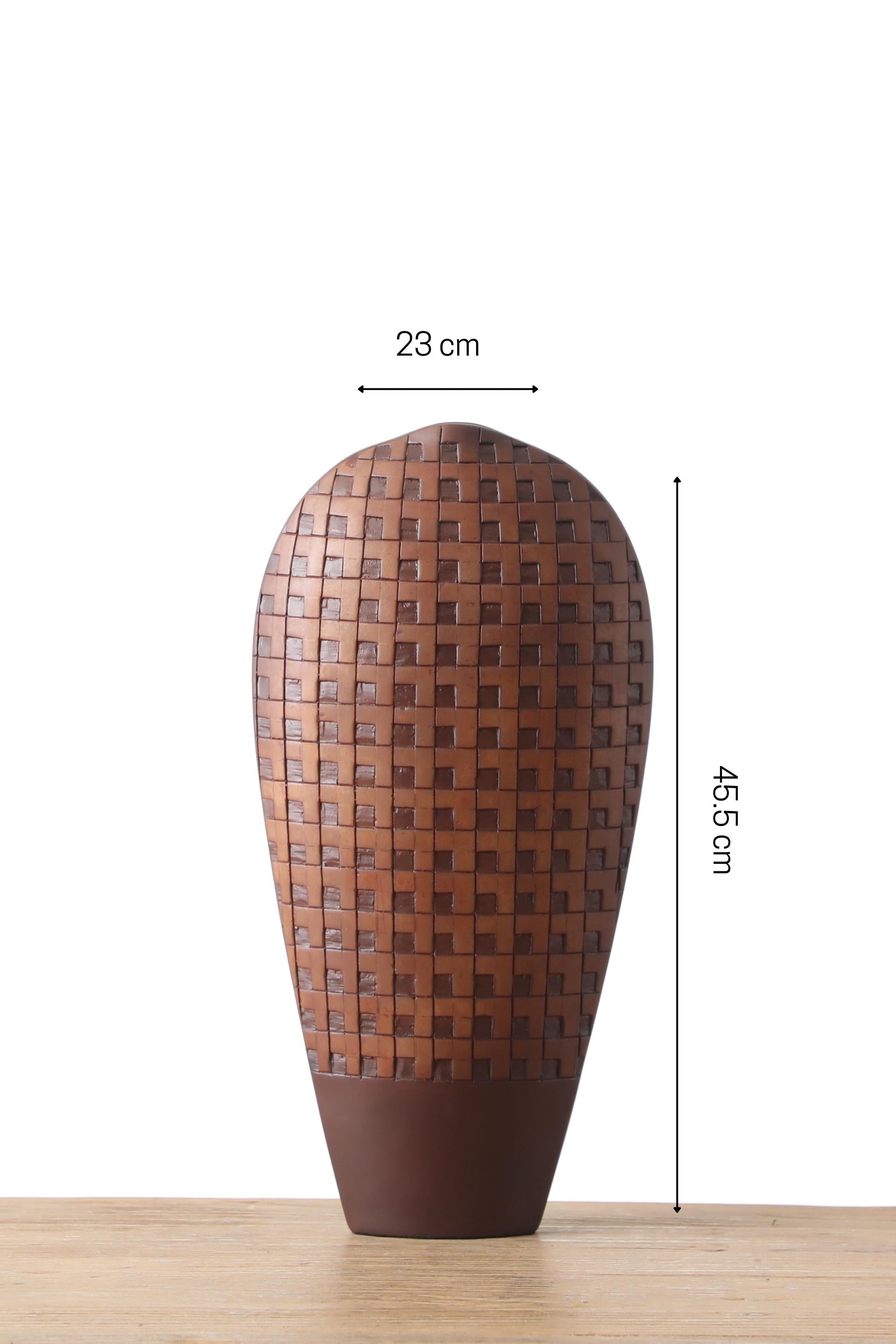 Unique Style Oval Shape Resin Vase for Your Home or Office Decor