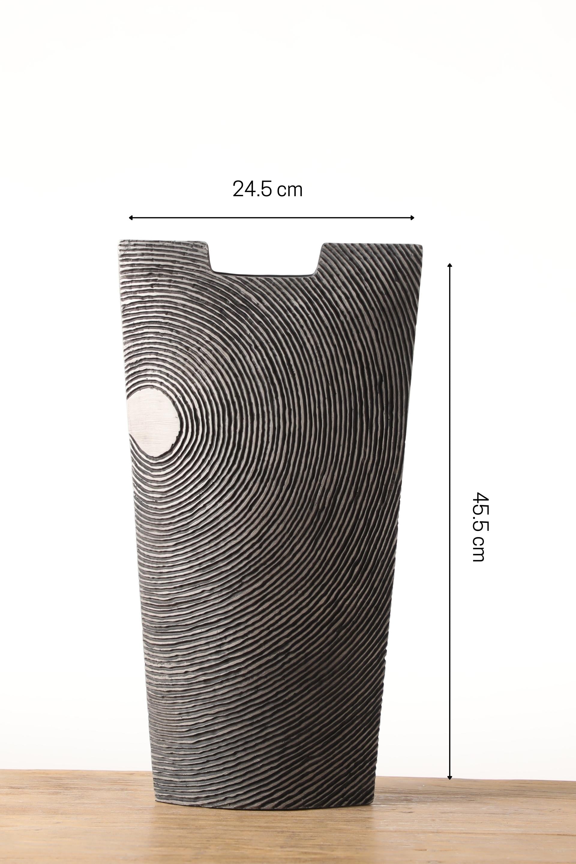 Resin flower vase for your home or office decor