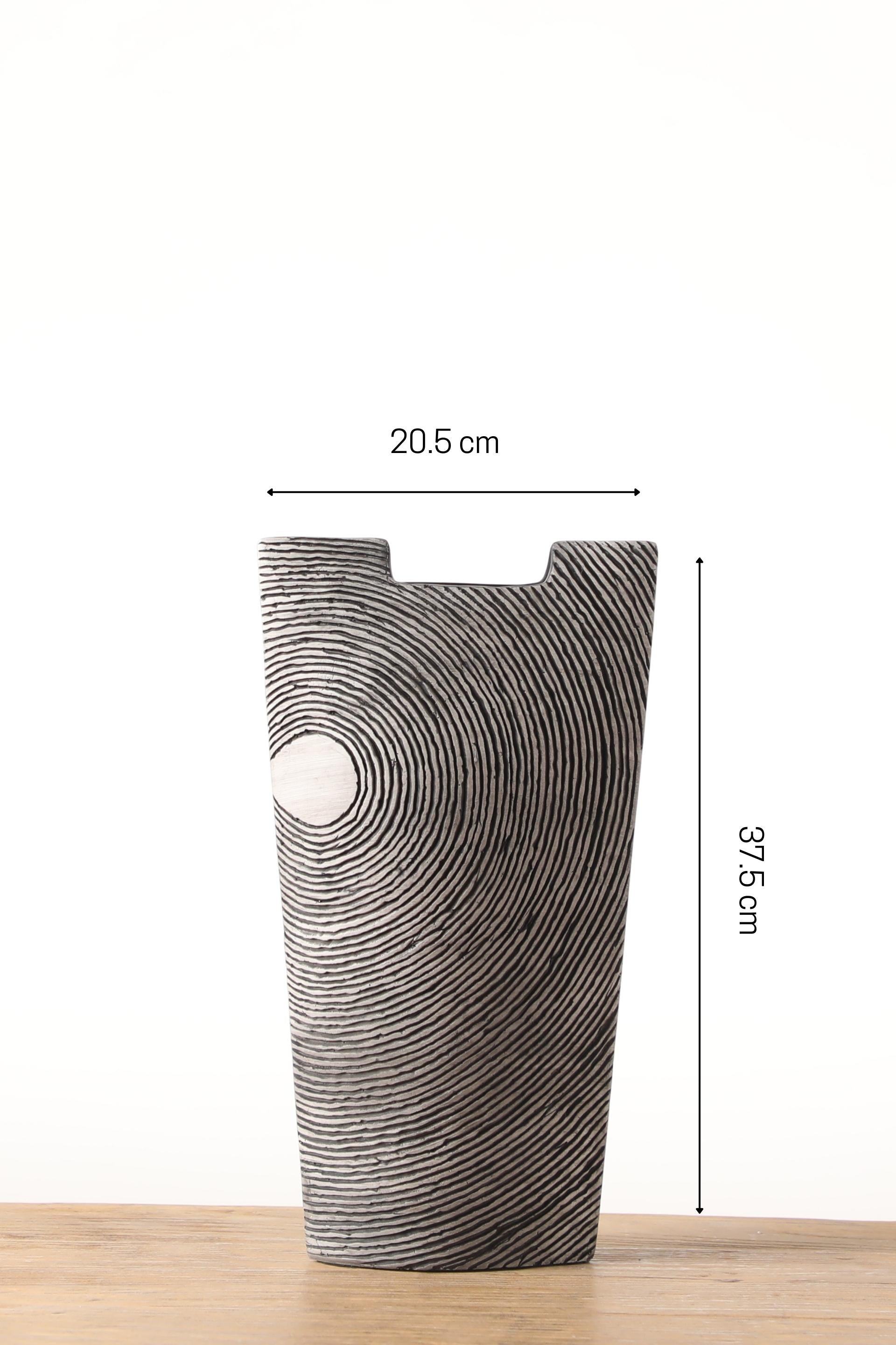 Resin flower vase for your home or office decor