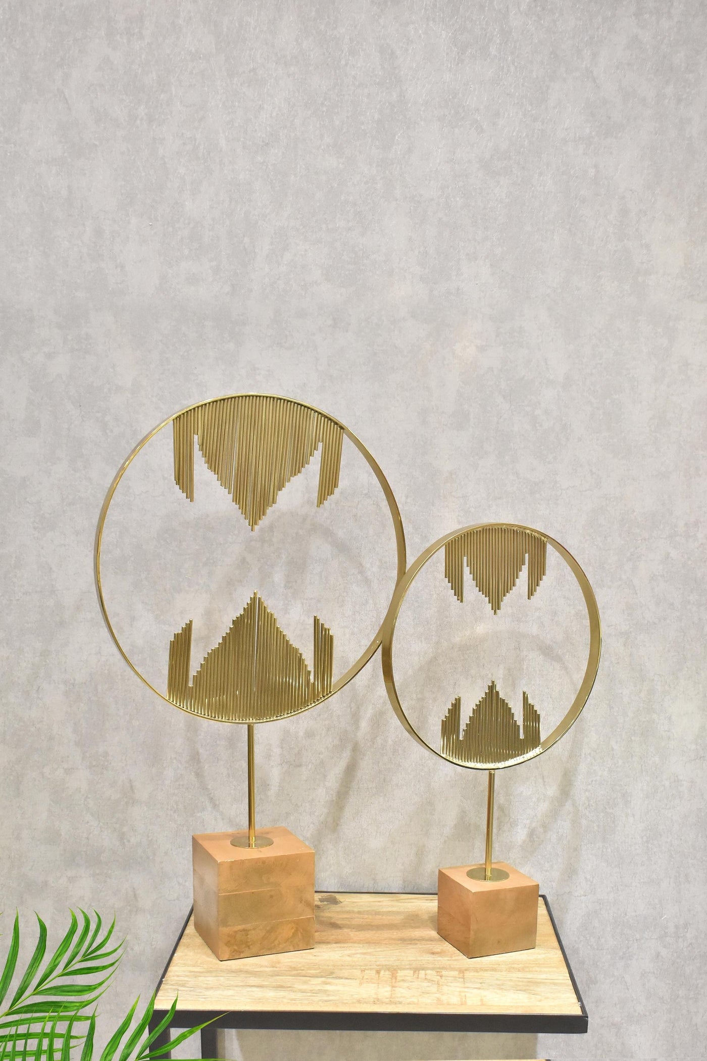 Creative Metal Abstract Ornaments Round Golden Artifact-Large