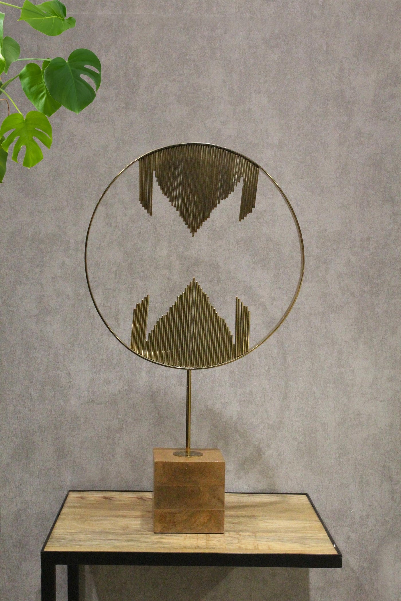 Creative Metal Abstract Ornaments Round Golden Artifact-Small