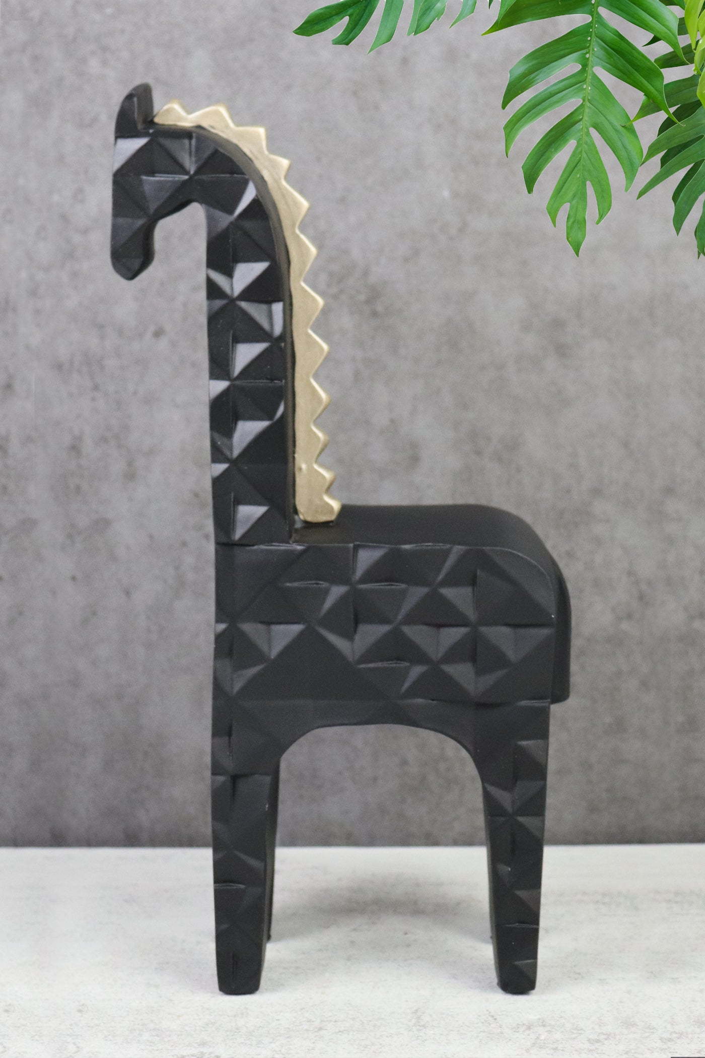 Modern style Resin Giraffe Statue for your home or office decor