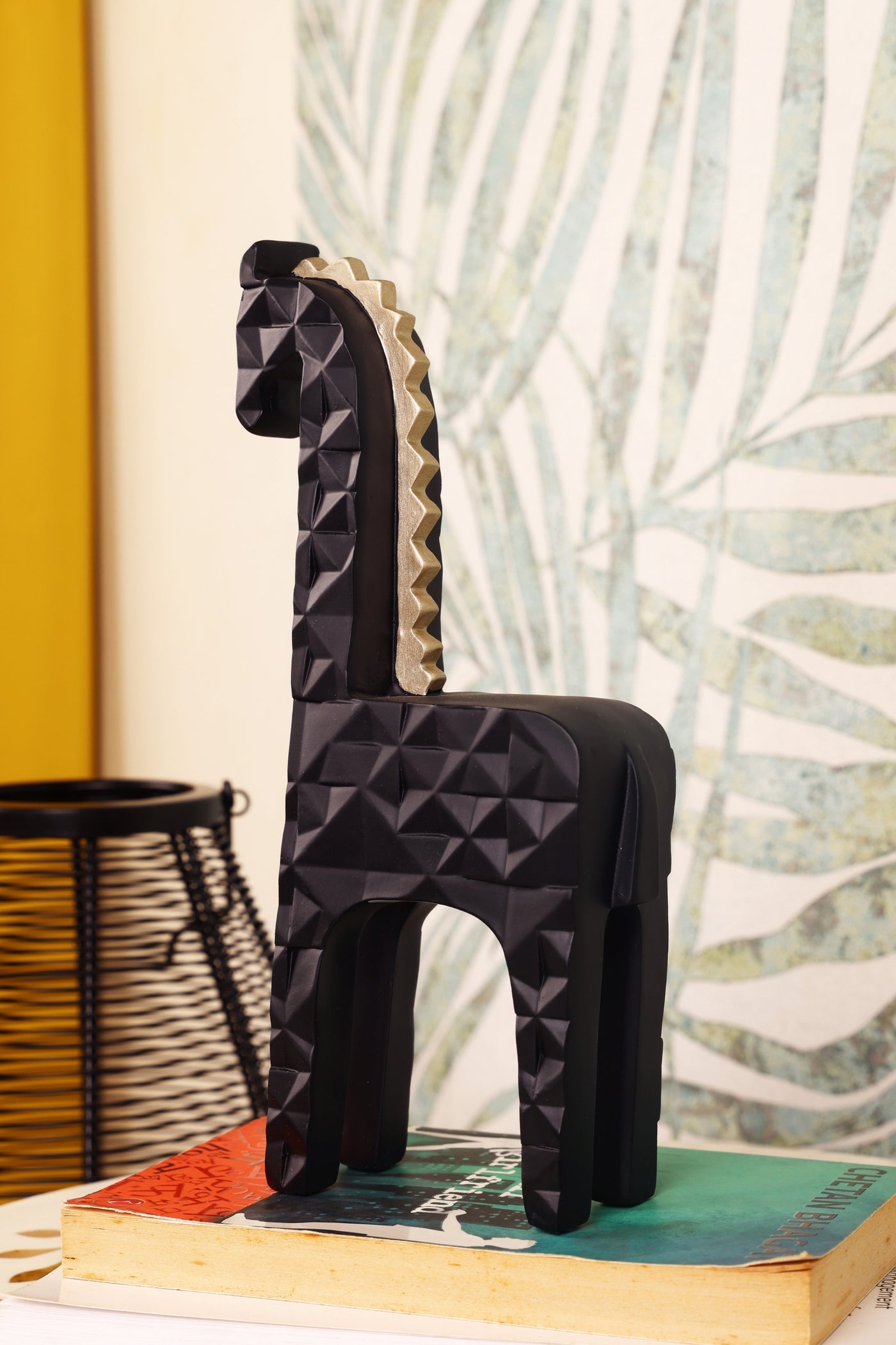 Modern style Resin Giraffe Statue for your home or office decor-Black