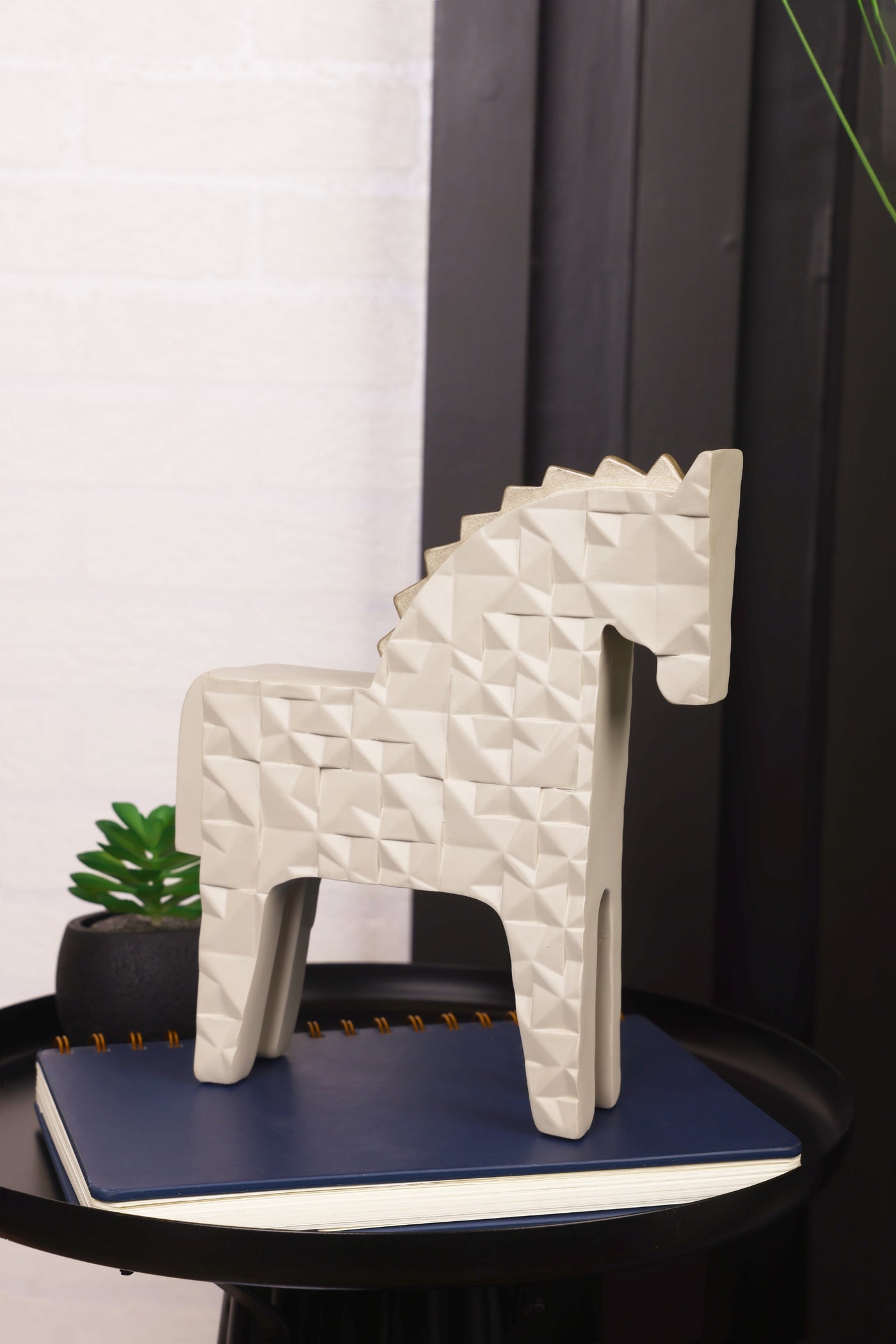 Modern style Resin Horse statue for your home or office decor