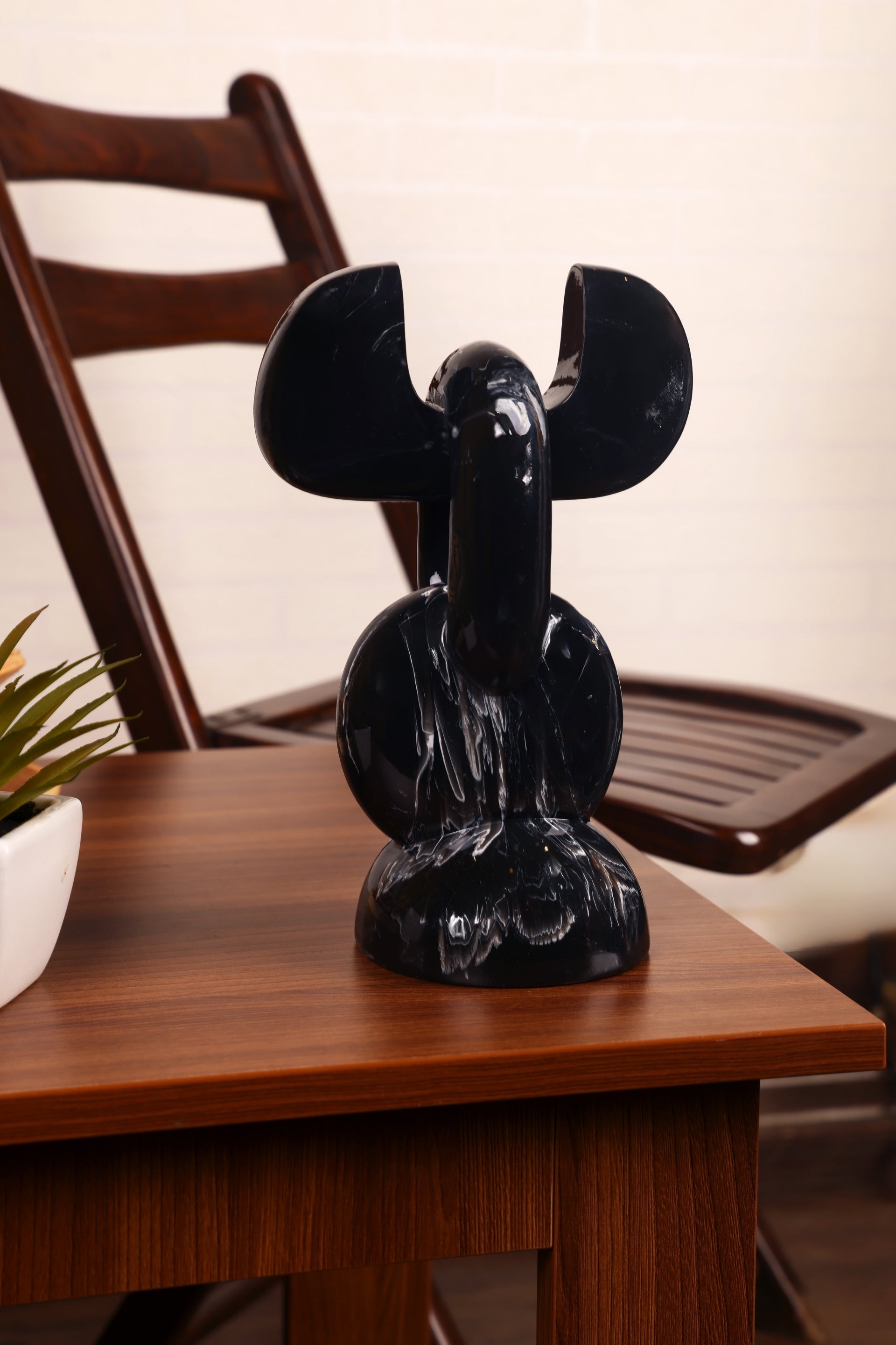 Modern style chain shape showpiece for your home or office decor-Black