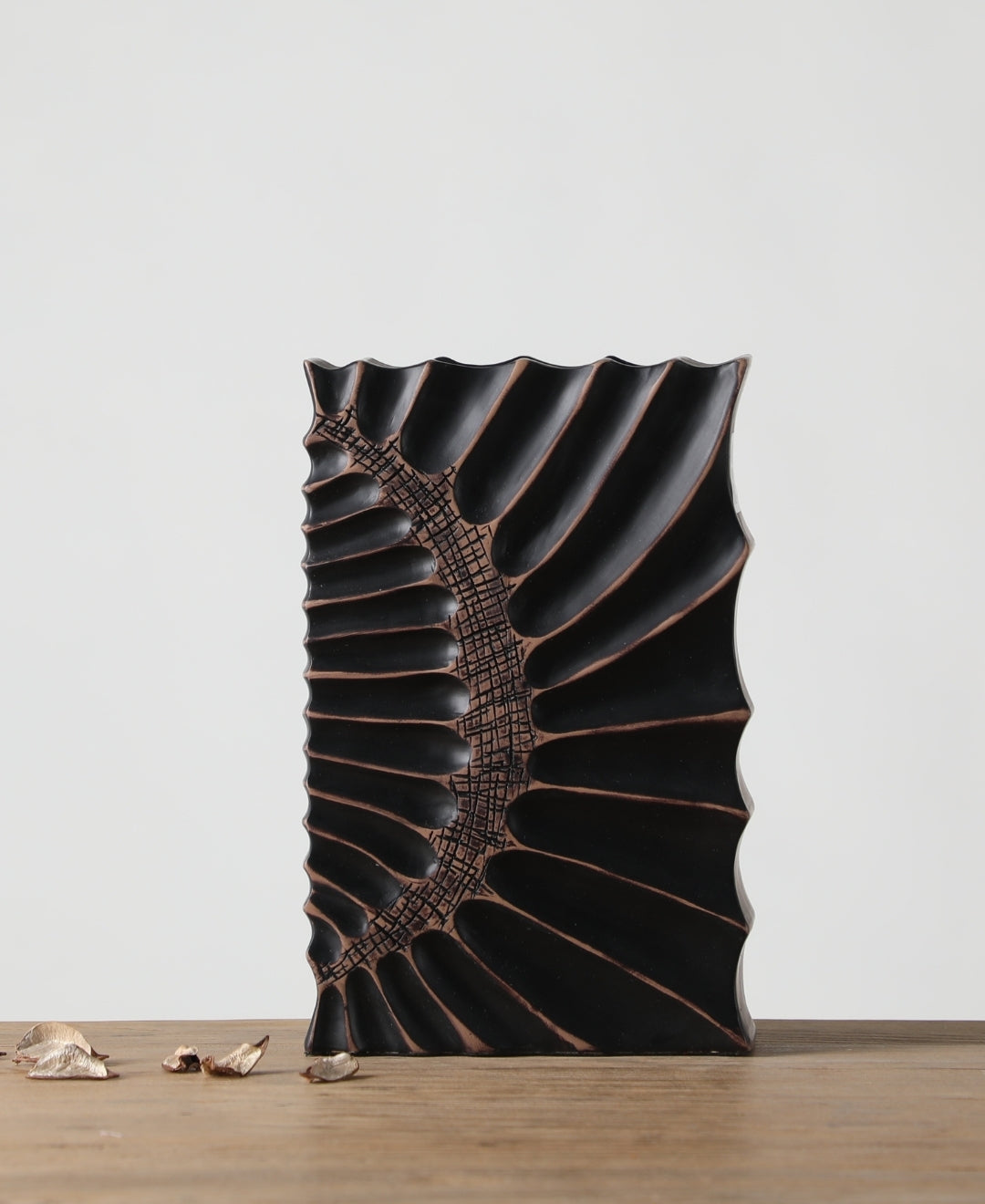 Zephyra Resin Vase -Small