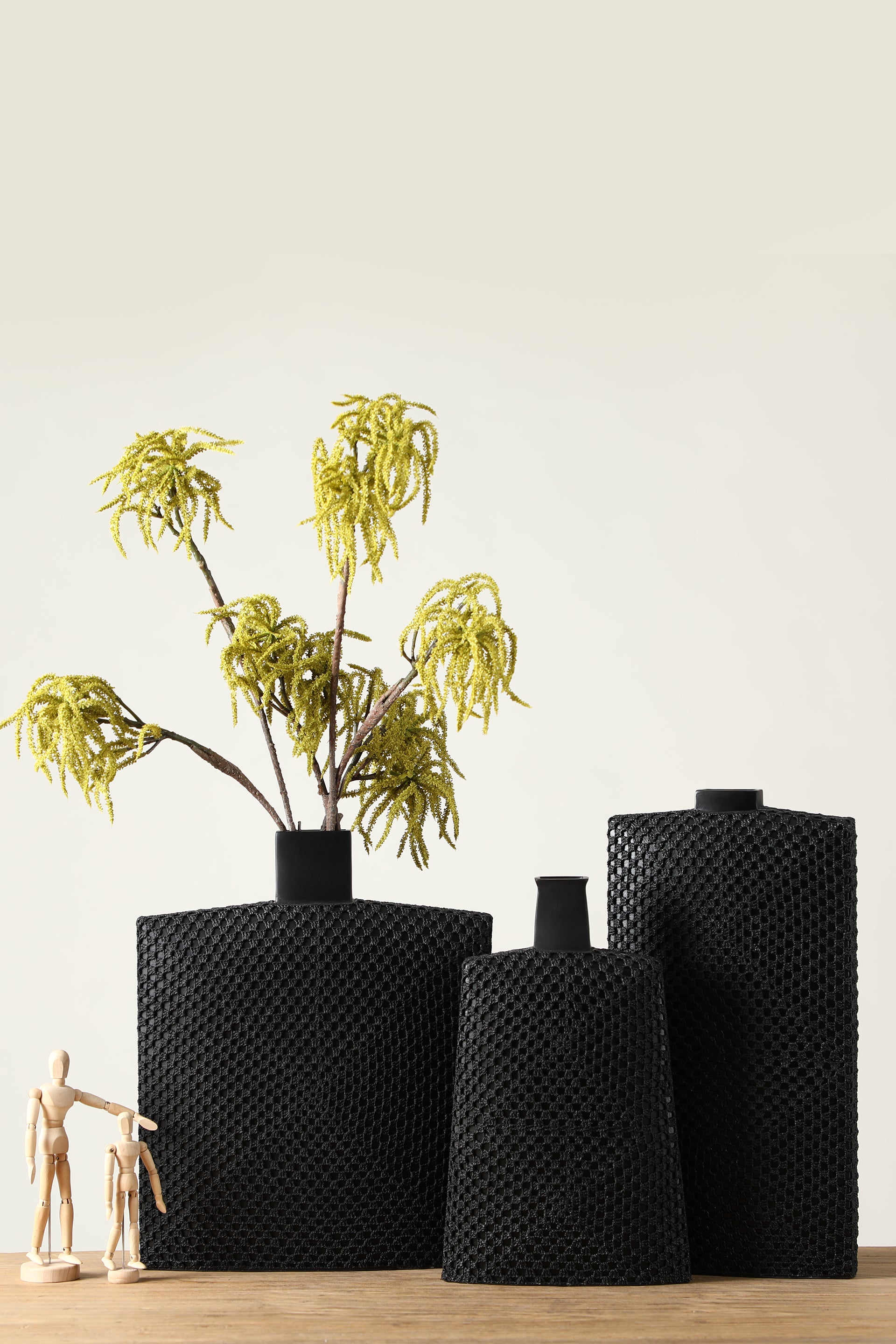 Woven design matt finishing resin flower vase for your home or office decor