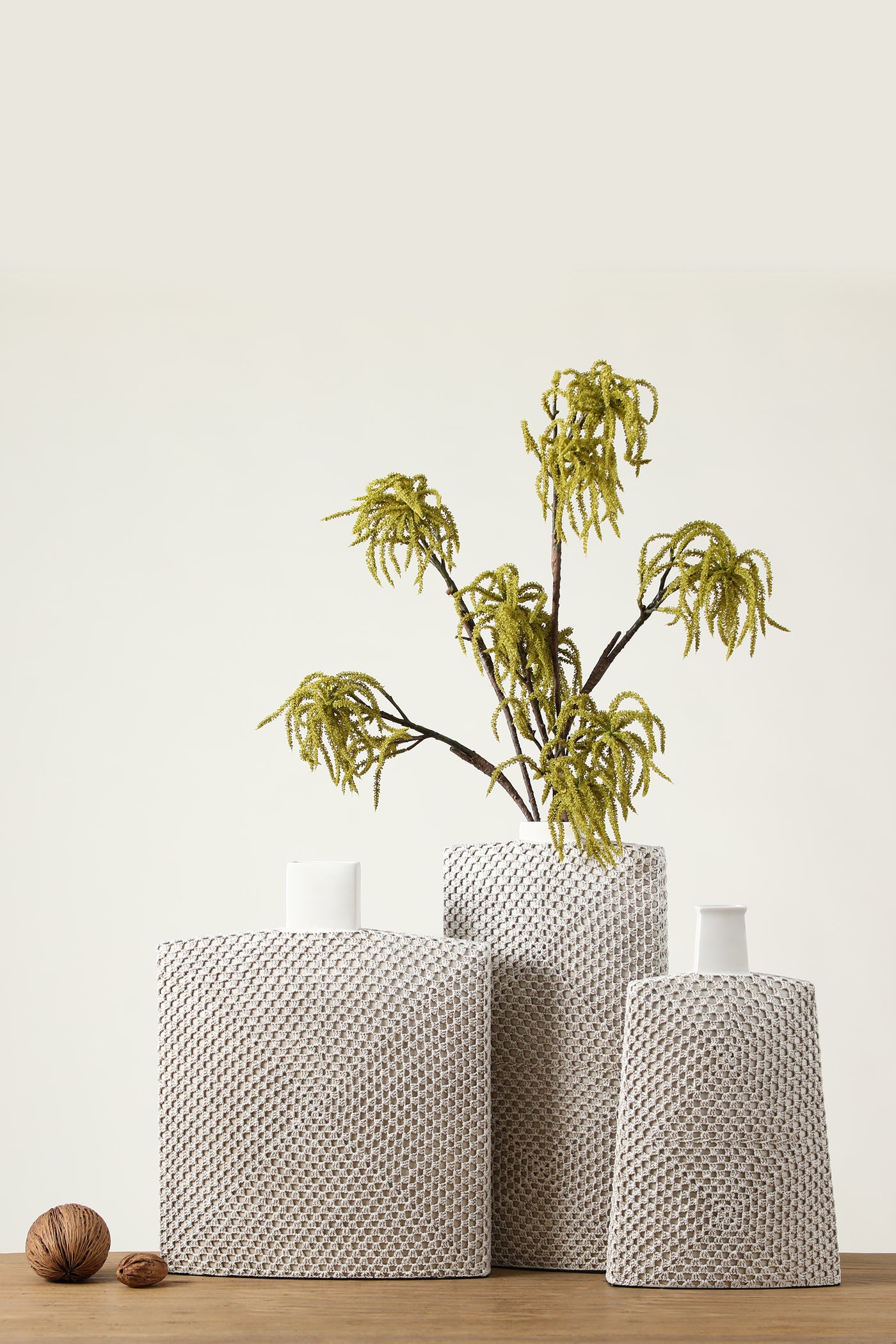 Woven design matt finishing resin flower vase for your home or office decor