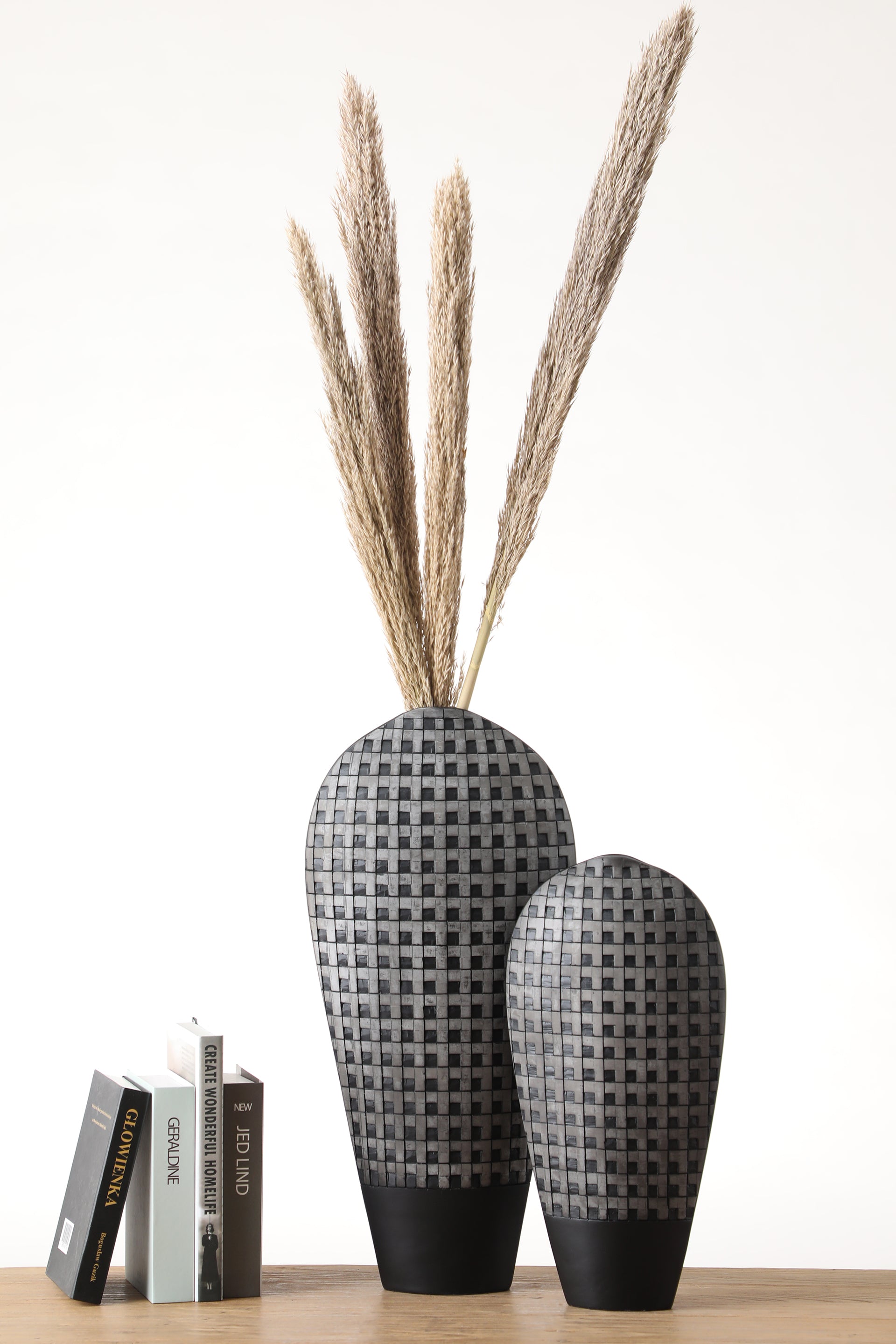 Unique Style Oval Shape Resin Vase for Your Home or Office Decor