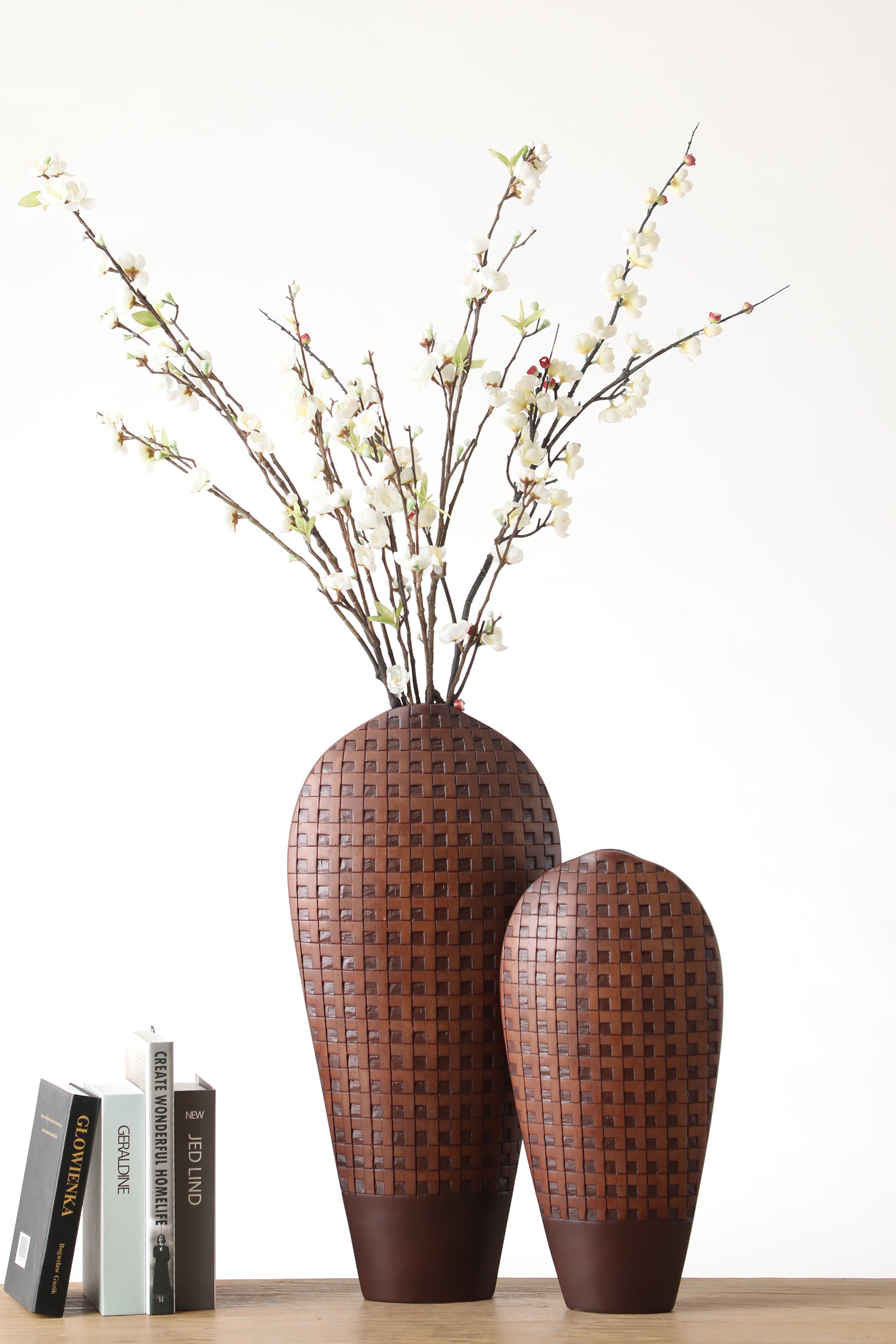 Unique Style Oval Shape Resin Vase for Your Home or Office Decor